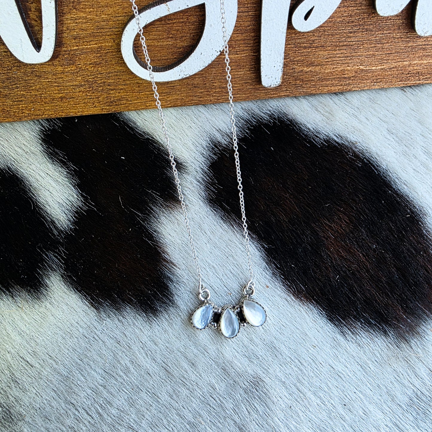 The Kamila Mother of Pearl Necklace