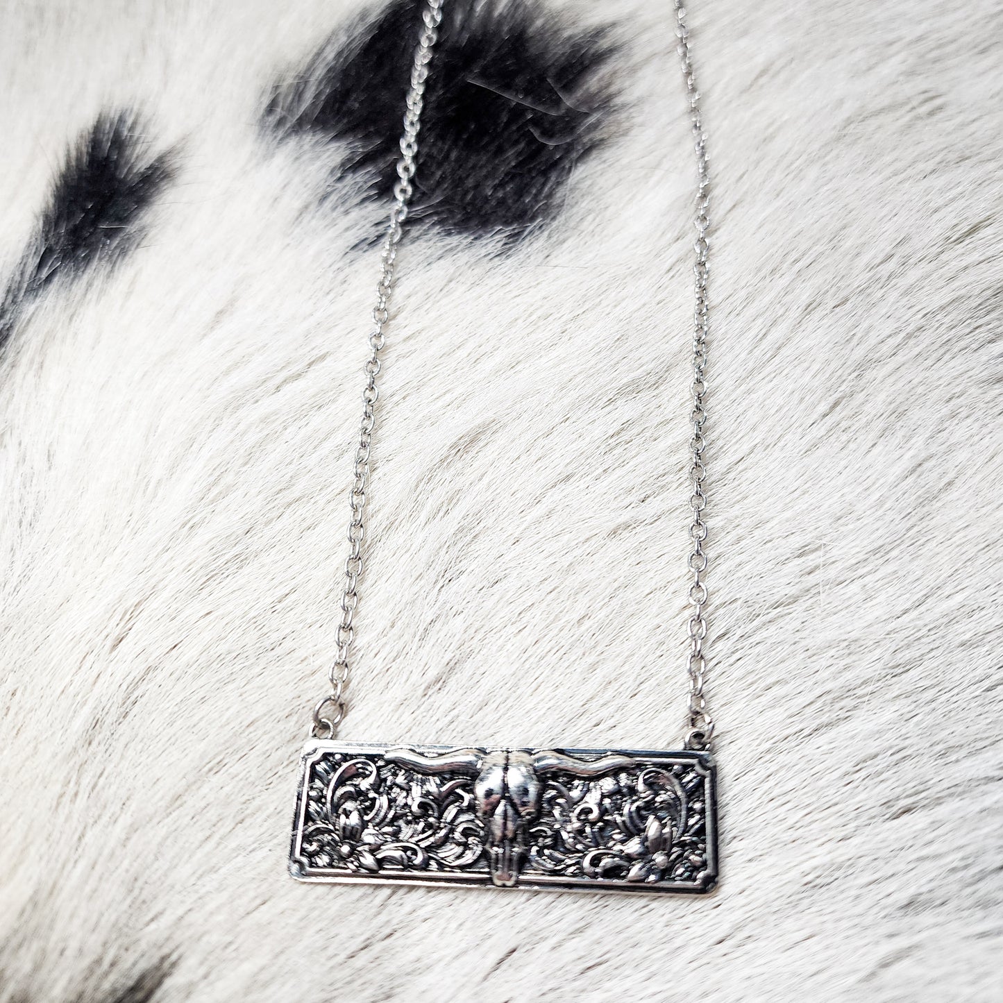 The Tooled Longhorn Bar Necklace